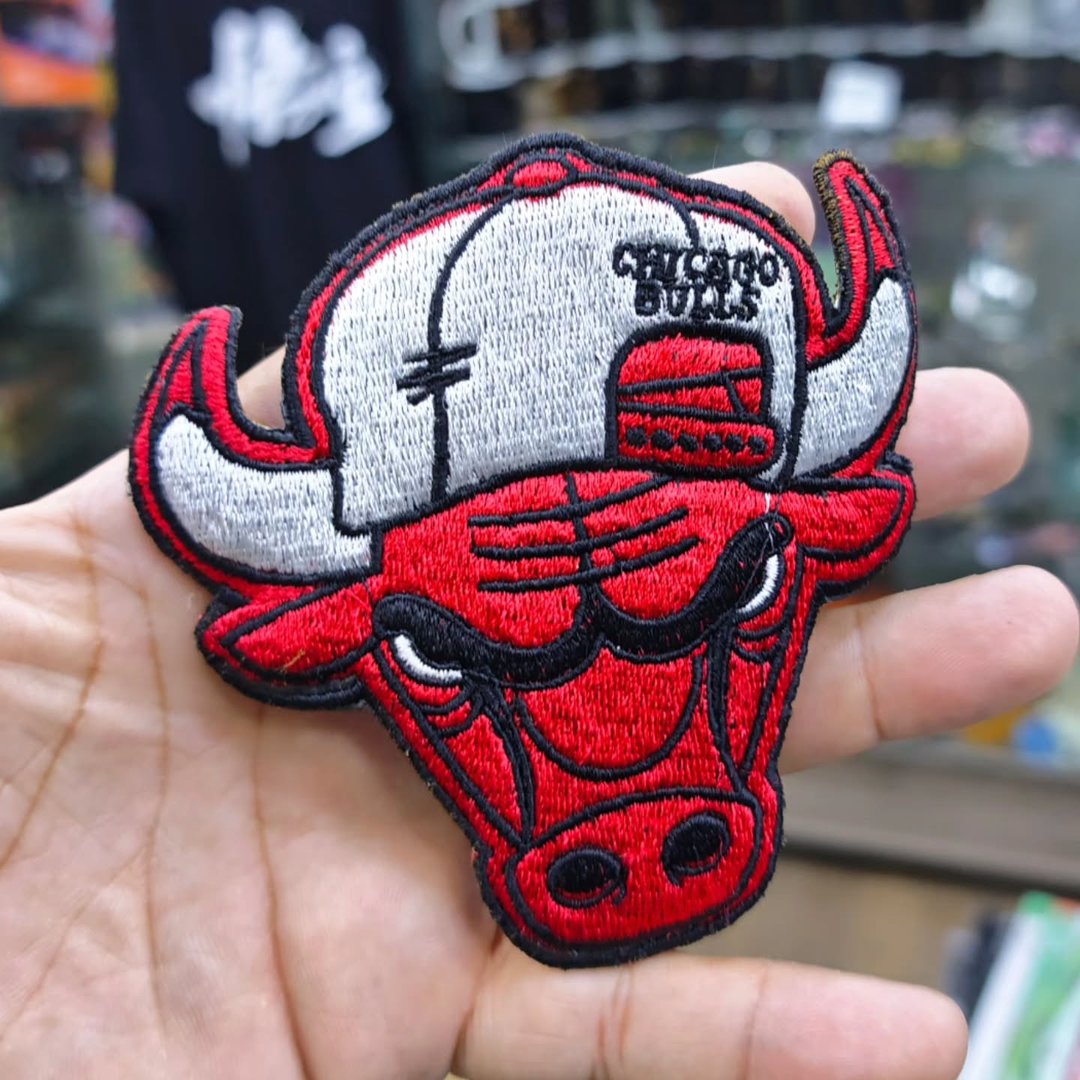 Embroidered Patch Chicago Bull 105x105 cm - alternate view