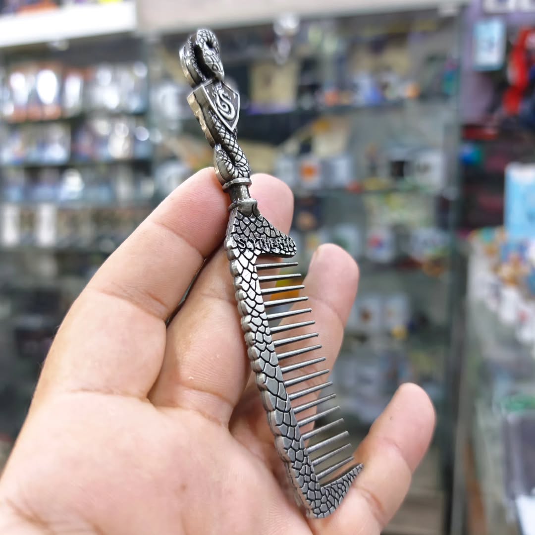 Harry Potter Slytherin Hairbrush - alternate view
