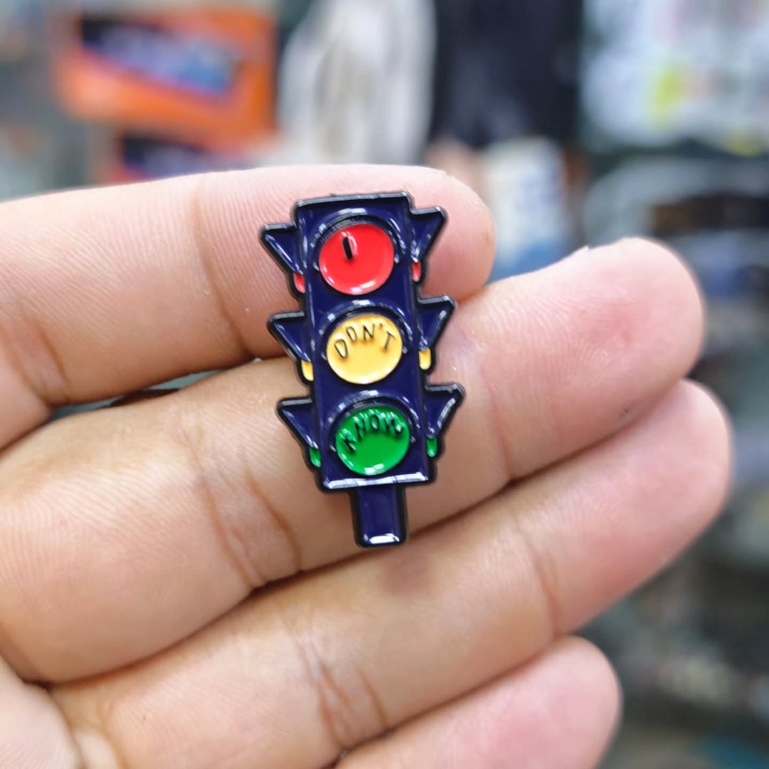 Feux Circulation Pins - alternate view