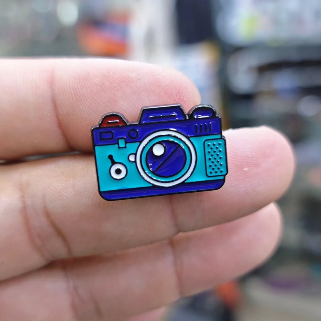 Appareil Photo Pins - alternate view