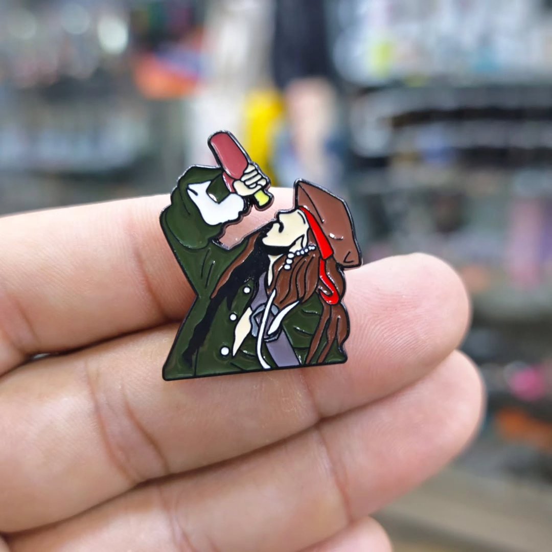 Pirates Des Caraibes Pins - alternate view