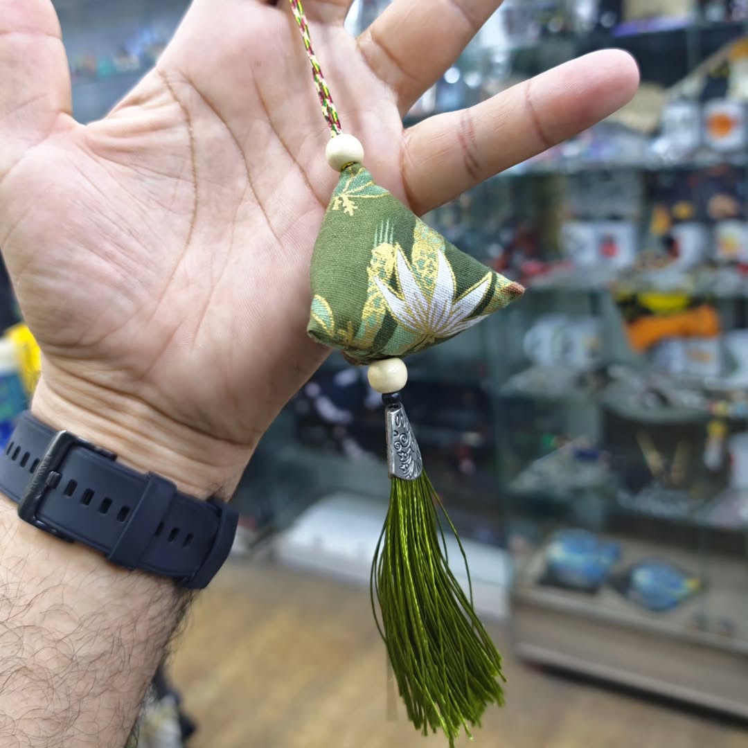 Chinese Pom Poms - alternate view