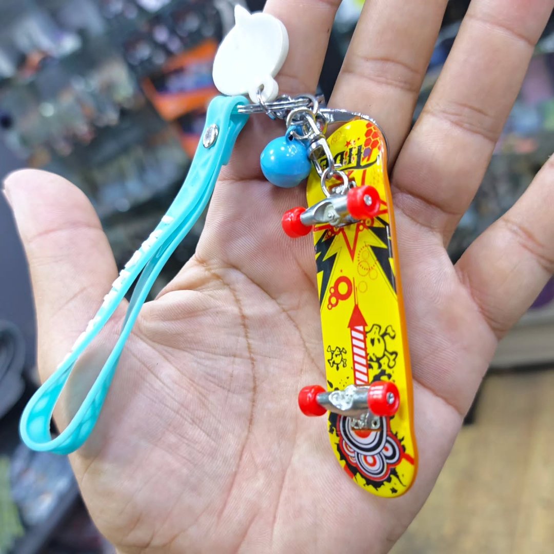 Skateboard Keychain - Keychain