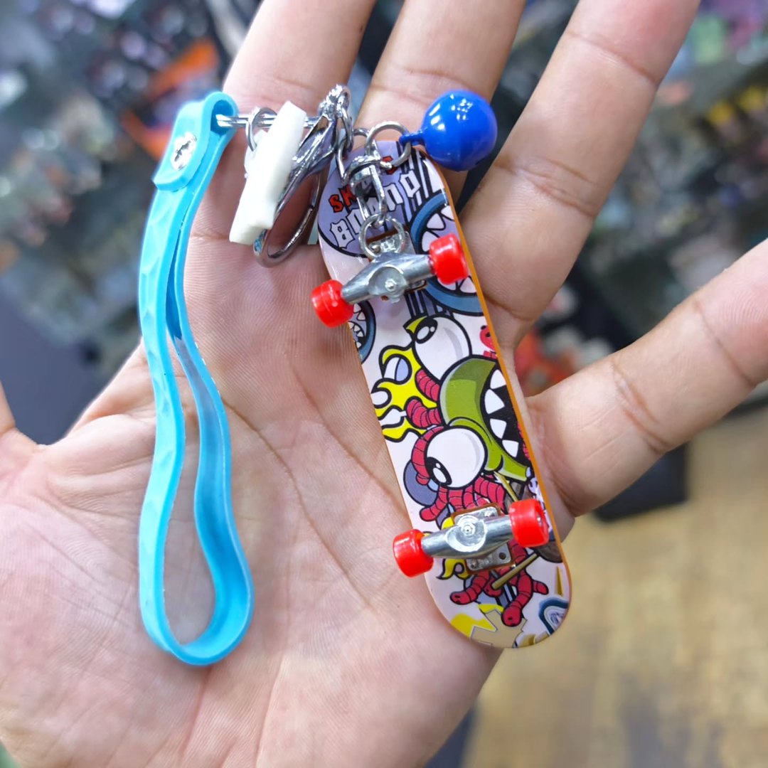 Skateboard Keychain - Keychain