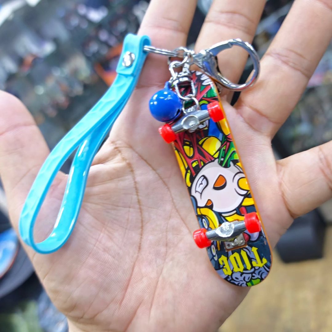 Skateboard Keychain - Keychain