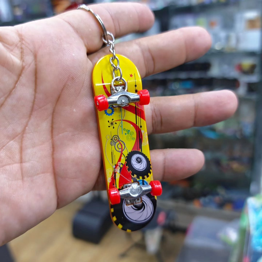 Skateboard Keychain - Keychain