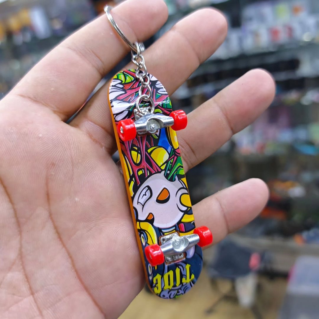 Skateboard Keychain - Keychain
