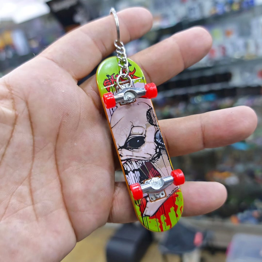 Skateboard Keychain - Keychain