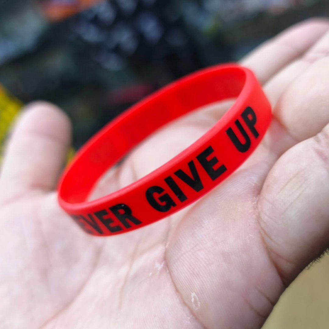 Never Give Up Silicone Bracelet - Bracelet